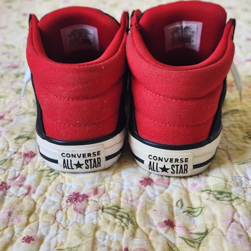 Converse all🌟starKids' Black/Red/white High-Tops Size 2 pre-owned